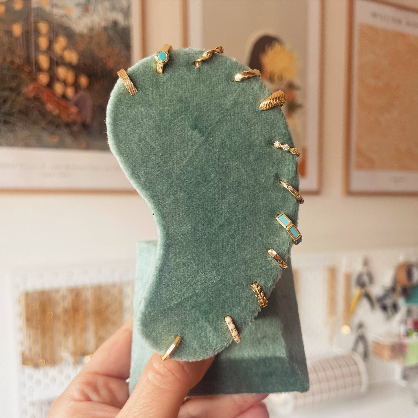 GOLD ESSENTIAL HUGGIE HOOPS