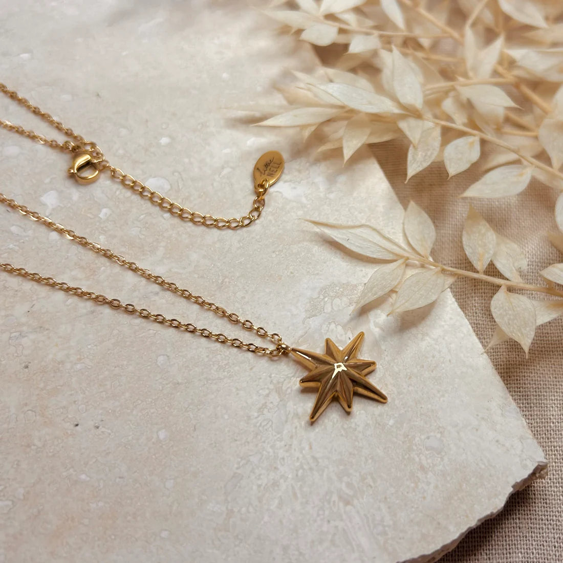 STAR PENDANT NECKLACE