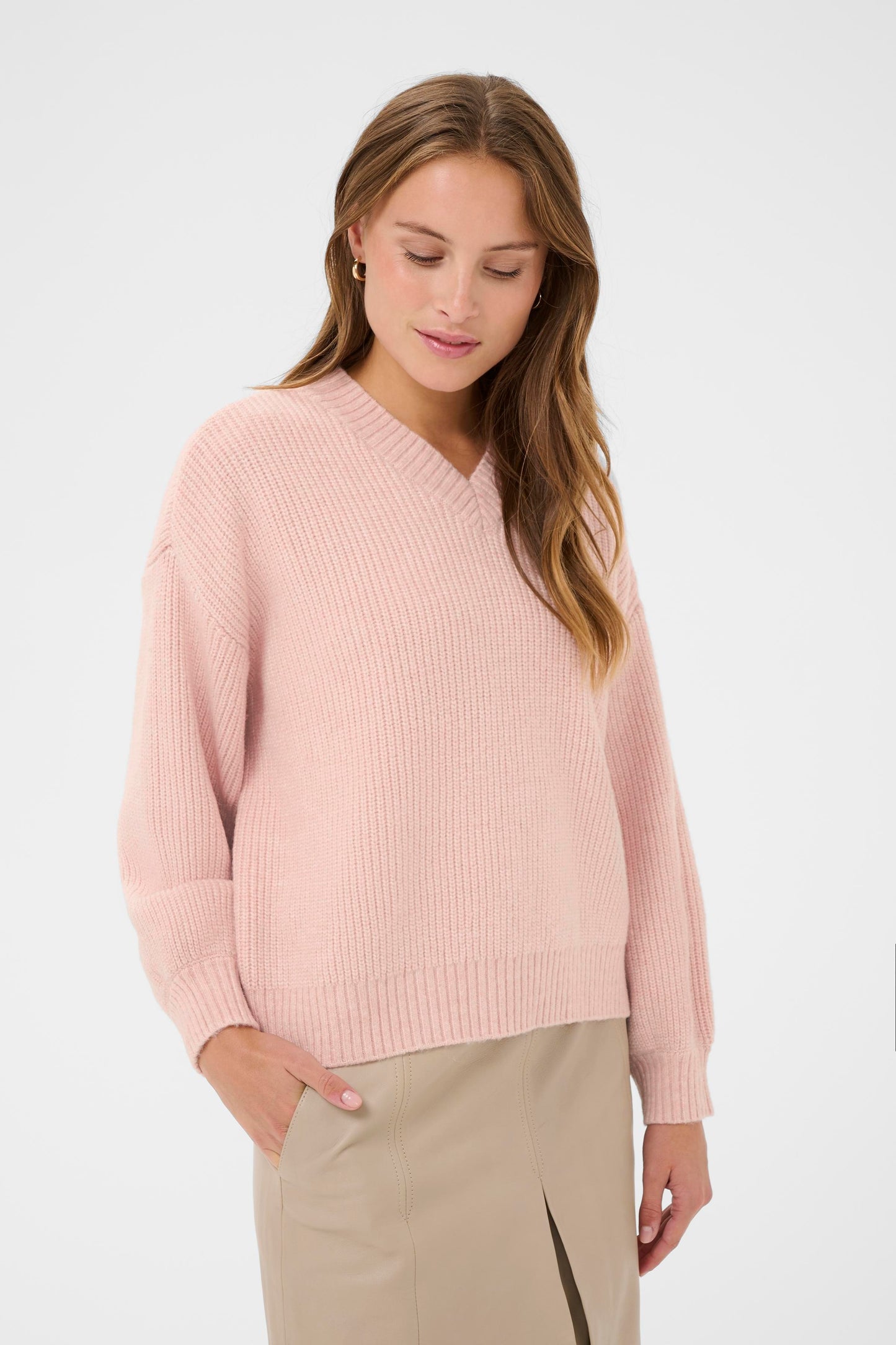 Ottoline V-neck knit sweater. Relaxed fit. Soft texture, ribbed cuffs, and hem. Long sleeves and classic silhouette.

Fit: Loose

Composition : 73% Polyester, 11% Acrylic, 11% Polyamide, 5% Wool

Colour: Pink Blush

The Beach House Boutique, Rock, Cornwall. 