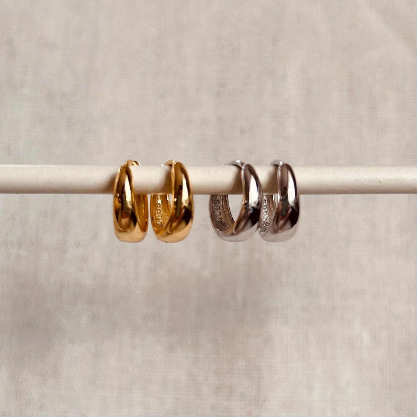 Minimal Wide Hoops: Gold