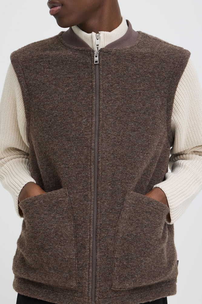 WARD VEST