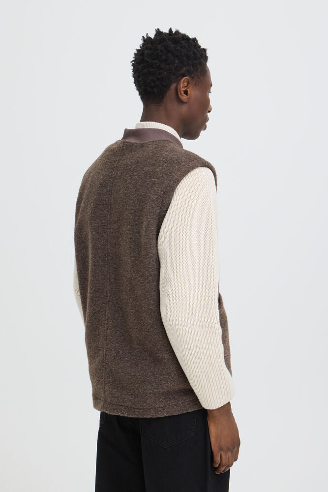 WARD VEST