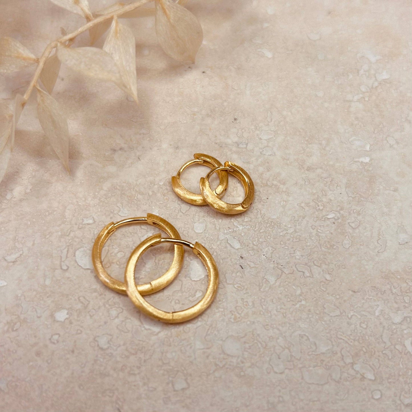 BRUSHED GOLD MINIMAL HOOPS: 15MM