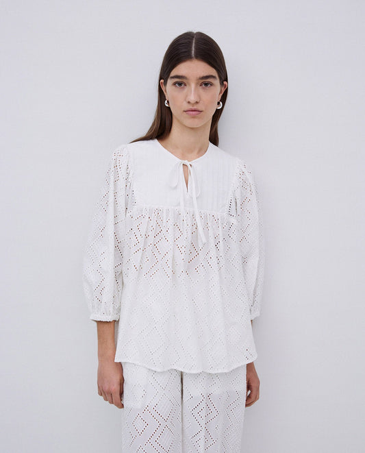 Quilted yoke shirt. Swiss embroidered 100% cotton fabric. Relaxed fit. Henley neckline with adjustable ties. Three-quarter puffed sleeves. The quilted blouse is light and comfortable to wear.

Fit: Casual

Composition : 100% cotton, part of our eco-friendly range
Colour: White
The Beach House Boutique, Rock Cornwall. 