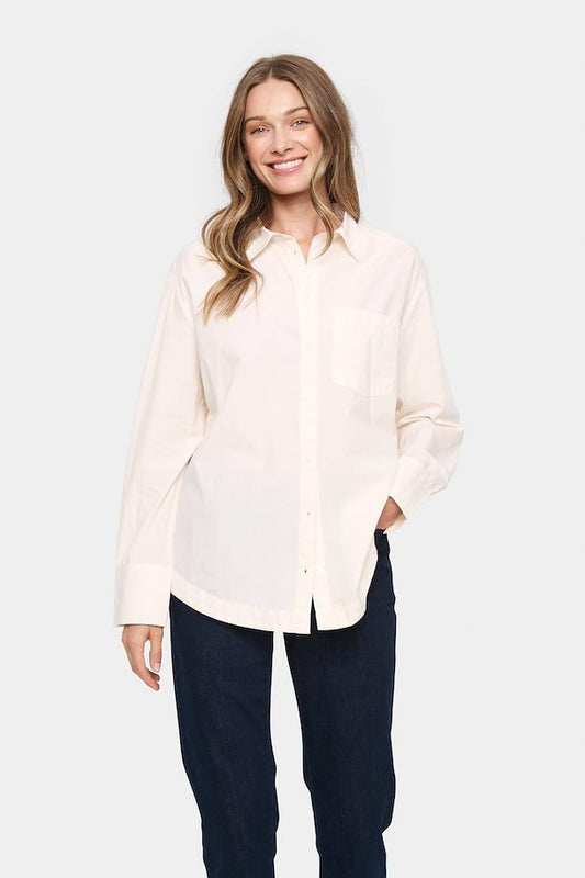 Oversized shirt, classic fit, button closure at the front, and chest pocket.

Fit: Oversize fit
Length: 67.5 cm corresponds to size XS
Composition : 100% Cotton
Colour: Pearled Ivory
The Beach House Boutique Rock, Cornwall.
