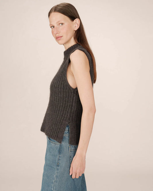 SABLON KNITTED VEST