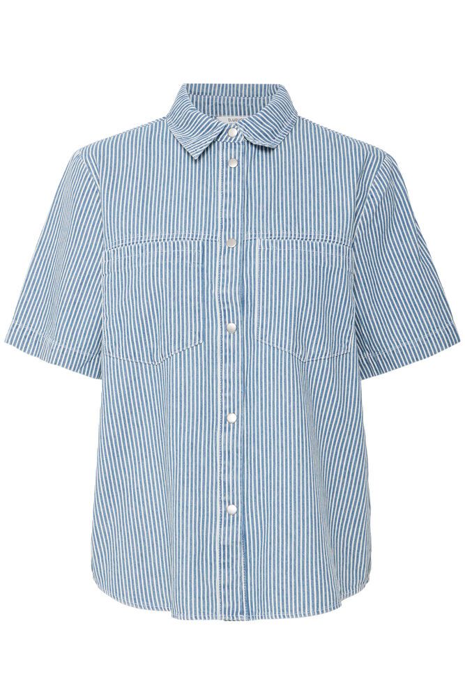 Fit: Relaxed fit, Length: Hip length, Sleeves: Above elbow

Composition: 100% Cotton

Colour: Blue

The Beach House Boutique, Rock, Cornwall. 