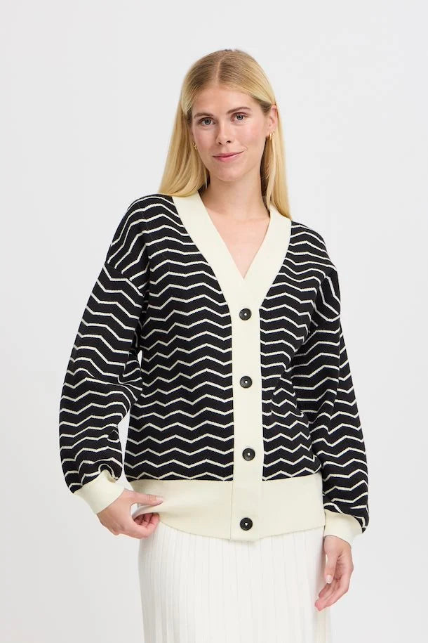 This stylish cardigan provides a practical yet stylish solution for chilly days.

Fit: Loose fit
Length: Hip length
Length: 64 cm corresponds to size XS
Composition : 50% Viscose (LENZING™ ECOVERO™), 25% Polyamide, 20% Polyester, 5% Elastane
Colour: Black Mix
The Beach House Boutique, Rock, Cornwall. 