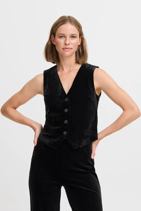 Get the party started in this on trend velvet waistcoat.

Fit: Regular fit
Length: Short length
Length: 48 cm corresponds to size S
Composition : 92% Polyester, 8% Elastane

Colour: Black
The beach House Boutique, Rock, Cornwall. 
