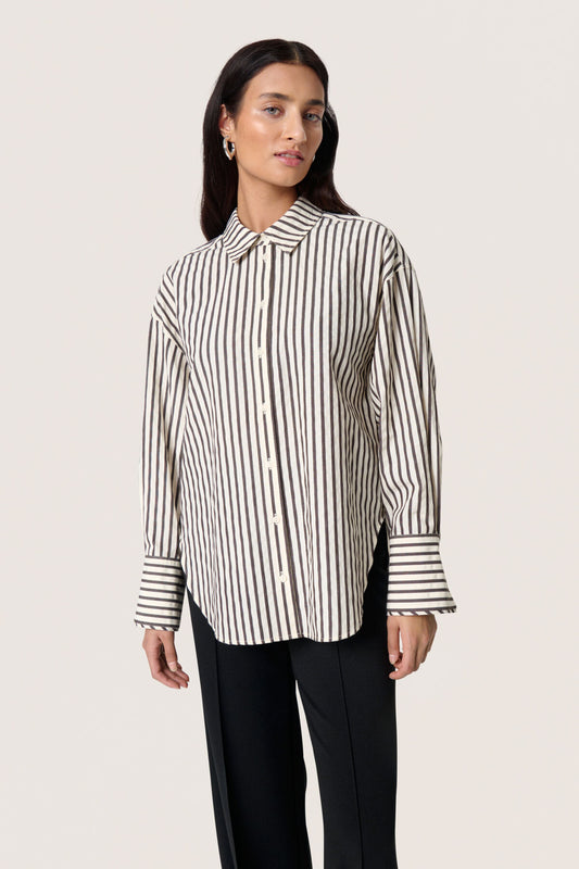 Shirt with classic stripes and a relaxed, timeless silhouette. Wide cuffs and contrast stripes at the sleeves.

Fit: Loose fit
Sleeves: Long sleeve
Fabric Composition: 80% Cotton, 20% Polyester
Colour: White & Chocolate Torte Stripe
The Beach House Boutique, Rock, Cornwall.