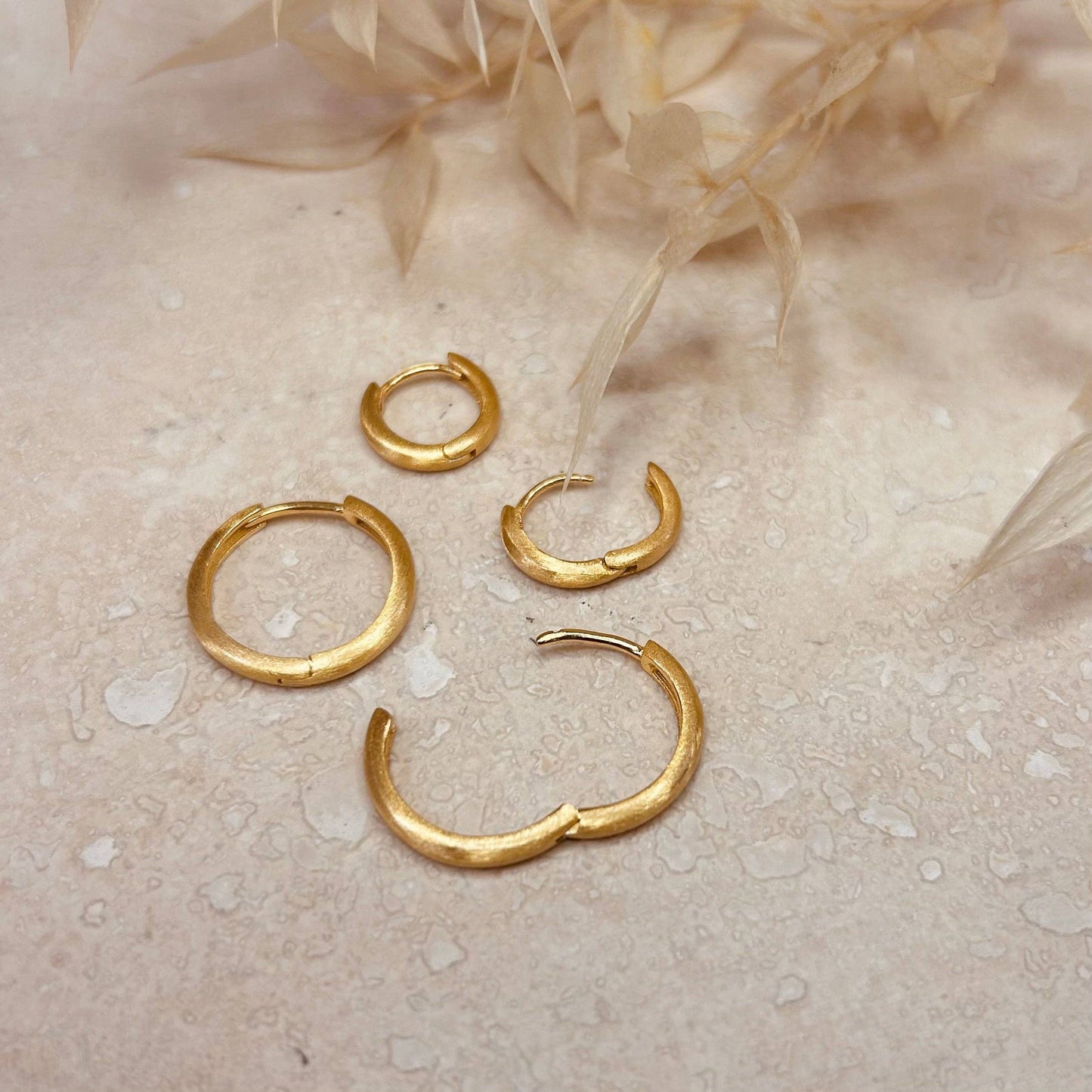 BRUSHED GOLD MINIMAL HOOPS: 15MM
