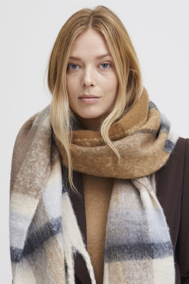Wagne Scarf