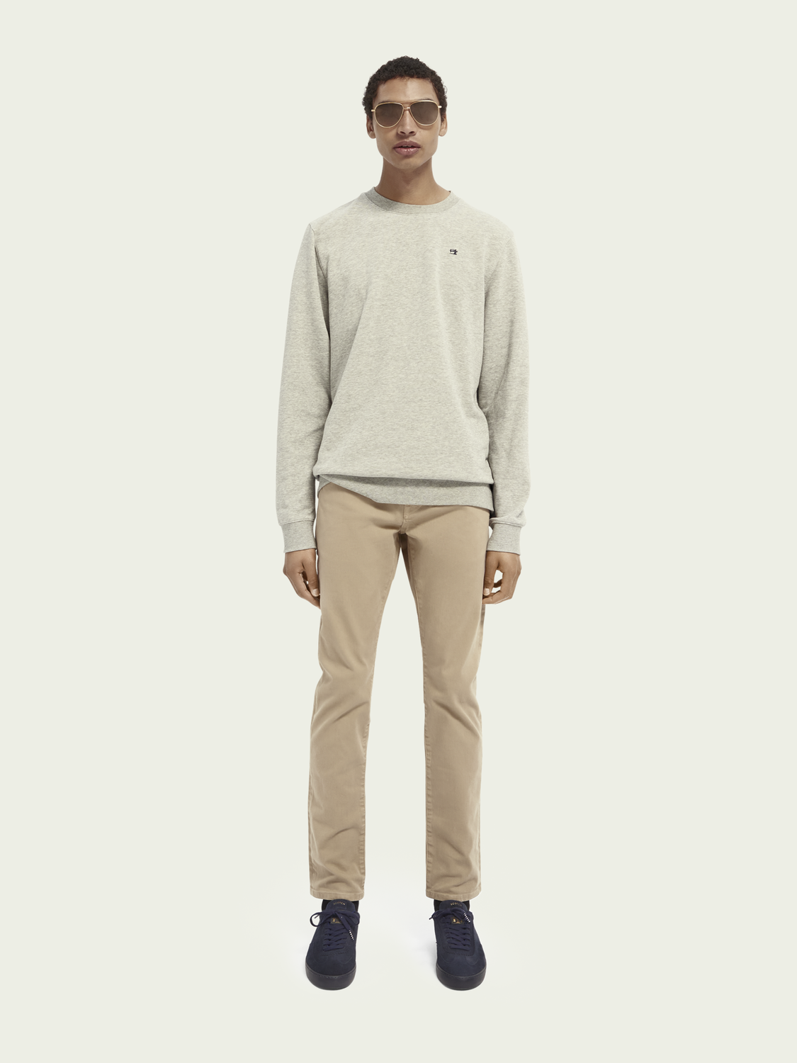 Scotch and Soda Sweatshirt in grey. Simple and basic wardrobe essential